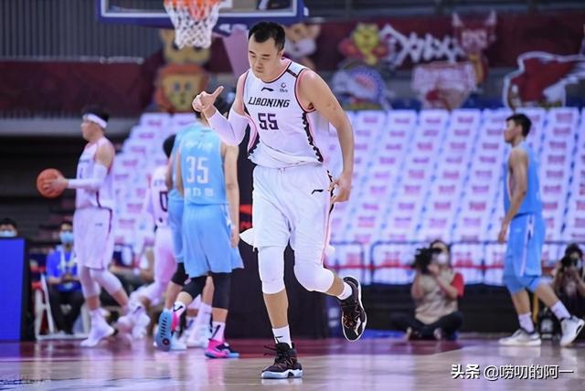 cb庙龟:1场比赛，20岁的南宁仔征服球迷！他是中国男篮的后卫新星吗？