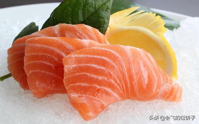清蒸三文鱼，家里有一块急冻三文鱼块，可以怎么吃呢？