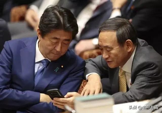 谁将成为日本第100任首相，日本媒体形容菅义伟首相“代夫出征”，如何理解