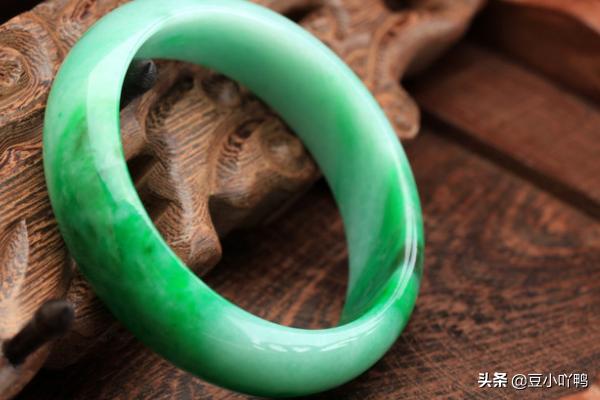 什么是玉的水头和种,翡翠种老和种嫩指的是什么？