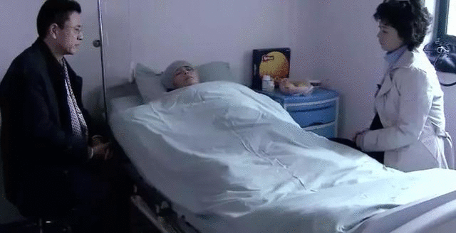 双面胶大结局:小说《双面胶》的结局是怎样的？