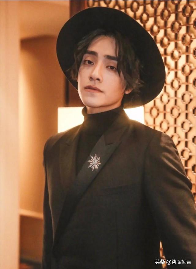 仝卓为什么拉郑云龙下水:如何看待仝卓发文喊话郑云龙并关闭评论？