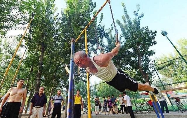 现在很多中老年人热衷于抬腿，压腿，拉筋，这样做对身体益处大吗？插图10