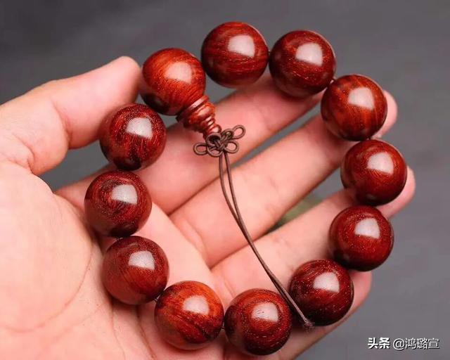 紫檀主持人:小叶紫檀接触一天的汗和油腻，以后没再接触还能把玩吗
