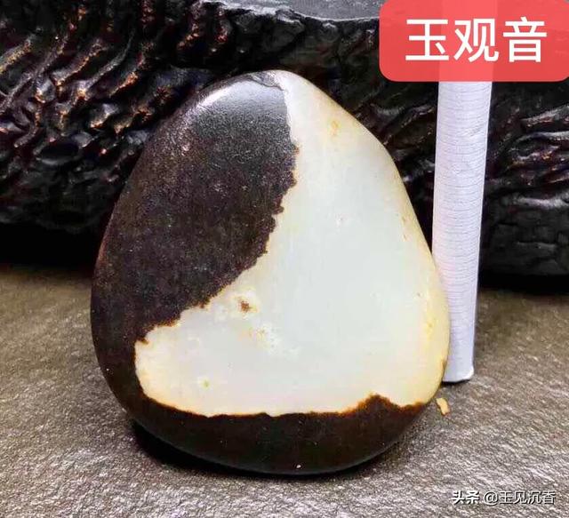 新疆和田玉有几种颜色,和田玉皮色一定有色根吗？如何挑选和田玉？