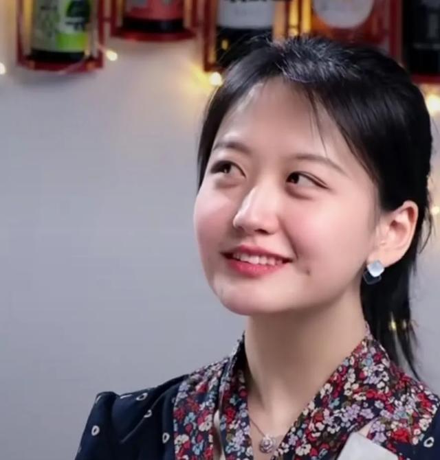关晓彤的胸:少女体香究竟是一种什么东西