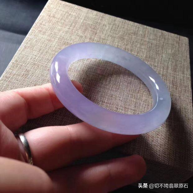 6000元春带彩手镯,春带彩的翡翠是什么档次？