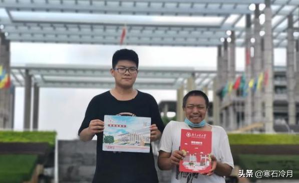 曾在街头乞讨的00后男生朱阅阳大学报到，他的人生说明了什么？
