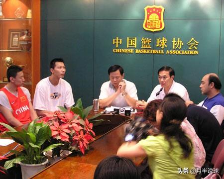 尼克杨打架:当年，组合拳击退波多黎各球员，替阿联出头的李楠受到什么处罚？