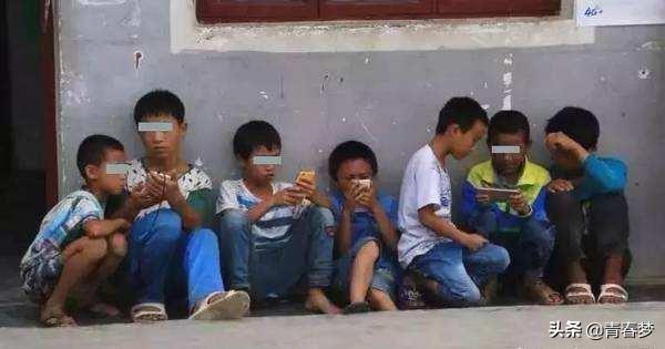 子猫絮语绘本在先观看:你会陪着孩子看奥特曼吗，为什么？