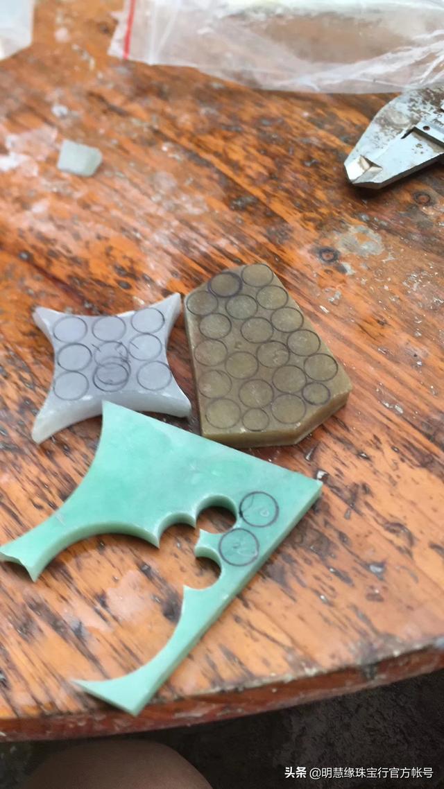 销售翡翠如何夸赞翡翠,为啥有人说玩翡翠时买者如鼠，卖者如虎？