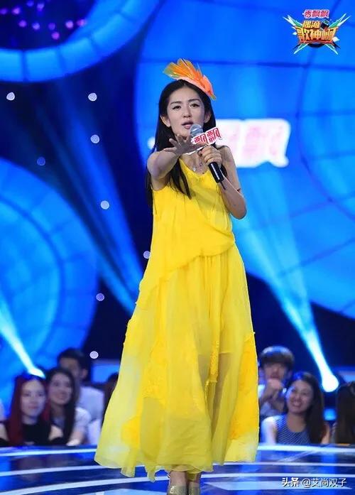 谢娜模仿偶像来了:大家觉得谢娜参演的片子中，展现了她的演技吗？