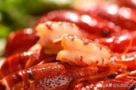 虾头到底能不能吃，最近正是吃小龙虾的季节，小龙虾的头、虾黄到底能不能吃？