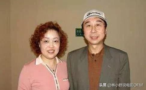 冯巩的老婆照片:冯巩被保姆索要50万天价分手费，让他身败名裂，如今怎么样？