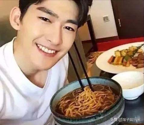 张翰说要追回郑爽:郑爽刚被爆料天价片酬，张翰狂买热搜是想拯救前女友吗？
