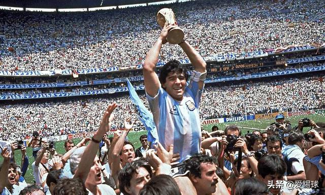 马拉多纳为什么被巴萨卖了后，就没豪门要，只能在小球会踢球？插图31