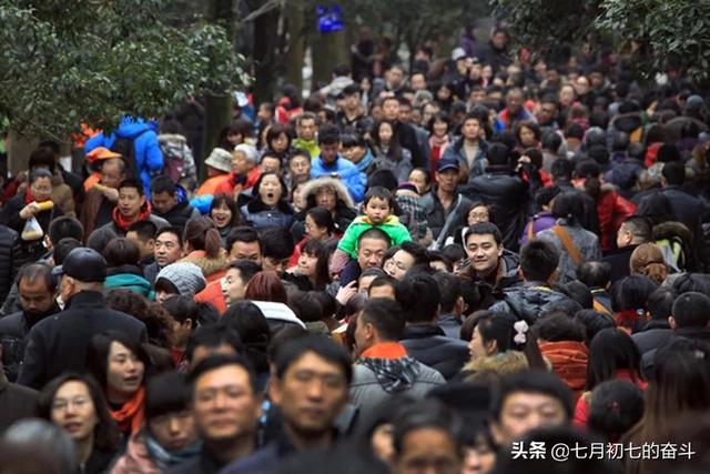 张文宏谈十一出游:十一假期你们出去看景去了还是看人去了？