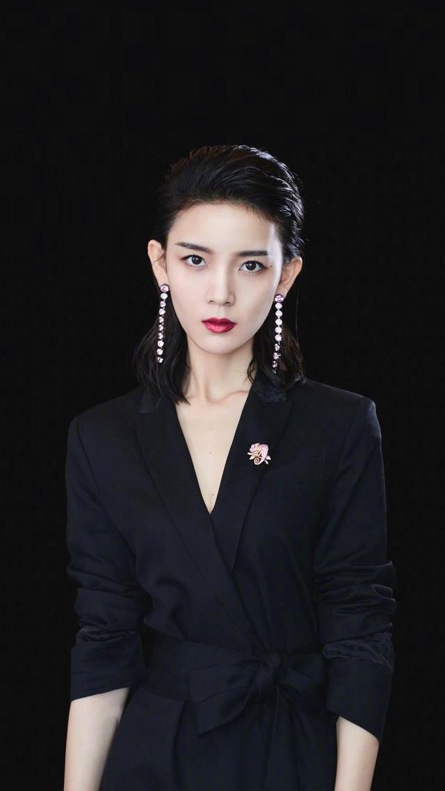 刚认识的妹子很高冷,我该怎么办？