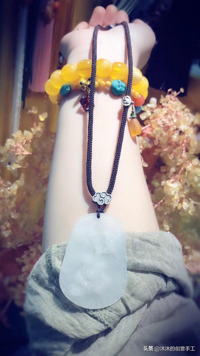 佩戴蓝宝石的神奇功效,蓝宝石和蓝色宝石的区别是什么？