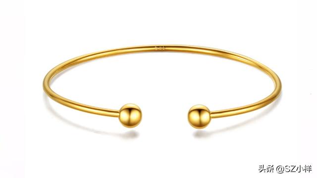 今年流行的金镯子图片,五十岁女人买金手镯什么图案最好？