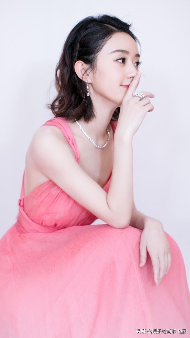 又一个小杨幂出道:杨幂、赵丽颖、迪丽热巴三人是如何进入娱乐圈的？