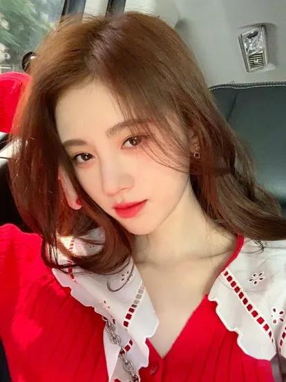 鞠婧祎素颜:为啥称呼鞠婧祎“四千年美女”，你觉得她漂亮吗？你喜欢她什么？
