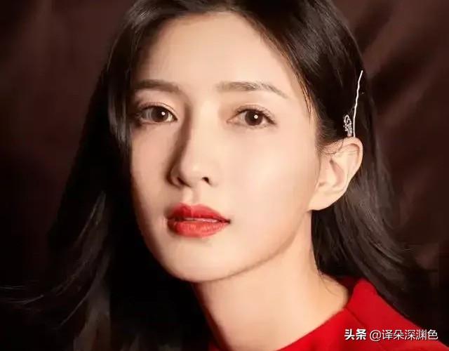 钟晓芹扮演者:三十而已里钟晓阳和钟晓芹到底是什么关系