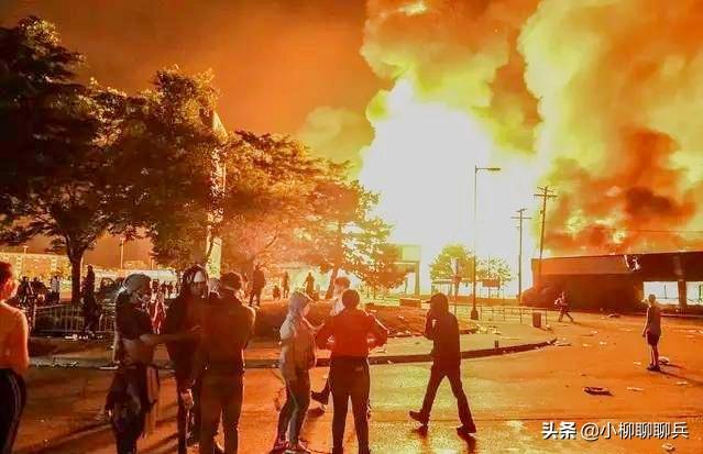 大丹麦犬马马杜电影:美国总统教堂被烧预示着什么？
