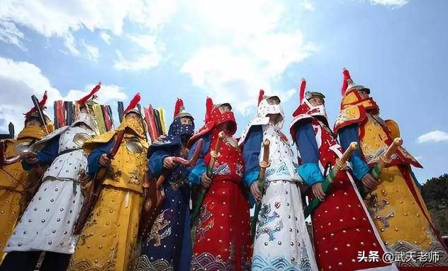 满洲八旗:清朝时，所有满族人都是在旗的吗？都享受俸禄与特殊待遇吗？