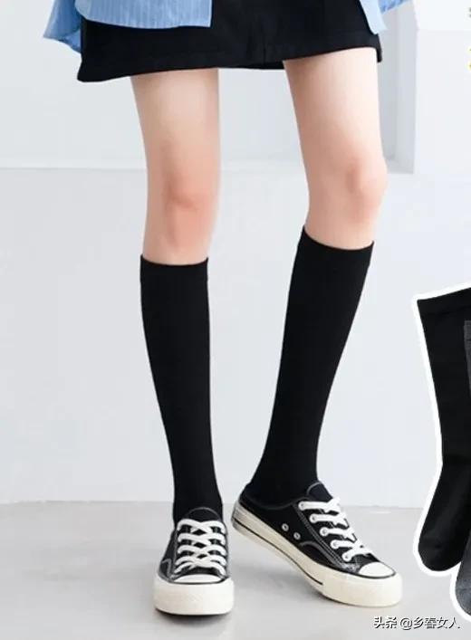 黑色中筒袜穿什么鞋比较好看？插图14