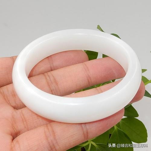 俄罗斯玉与和田玉区别,俄罗斯玉是和田玉吗？有没有收藏价值？