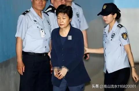 朴有天将获刑15年:朴槿惠案重审被判20年，为何比原来少判十多年她会有何反应