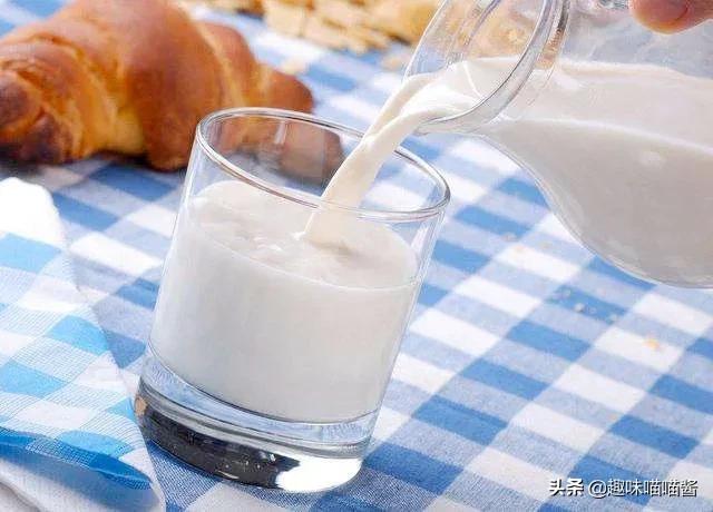 喝牛奶能补肾吗，牛奶——是“强壮一个名族“，还是“喝傻一个名族”