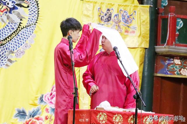 秦霄贤家世:对于秦霄贤基本功不够但是被捧红有什么看法