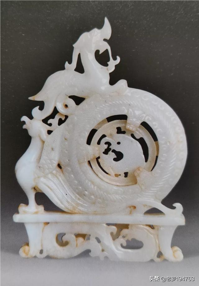 玉石越养越没有光泽，越盘越乌是为什么(玉镯越来越发乌是怎么回事)