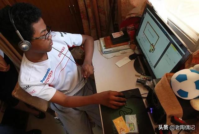 21年前上海阿婆捡到了一个黑人男孩，如今怎样？