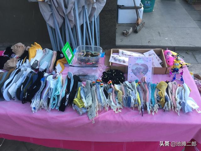现在生活太难过了,打算去摆摊,现在晚上摆摊什么最适合上架？