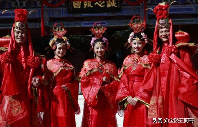 同学结婚了,他老婆是我的前女友,我该不该去？