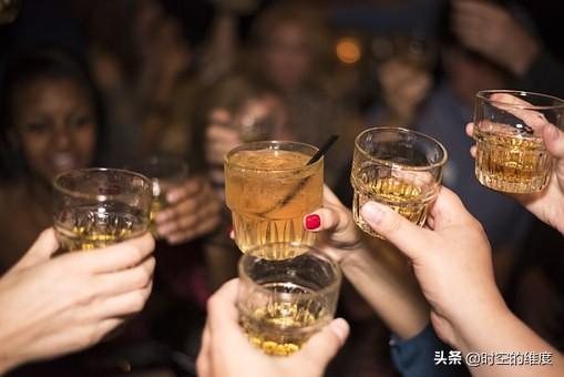 年轻人工作微信头像:喝酒图片做微信头像的男人是什么心理？