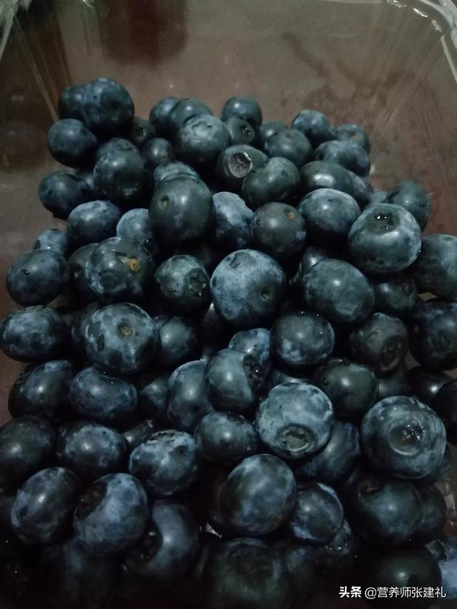 有没有那种低卡、低糖、低热量的零食推荐？