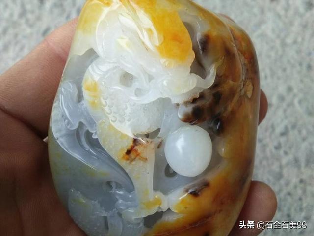 200万的和田玉黄玉籽料,12000元能买什么样的和田籽料原石？