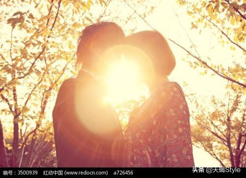 莫大人和萱草照片如果爱你的人:如果一个人真的爱你，他会怕别人知道吗？