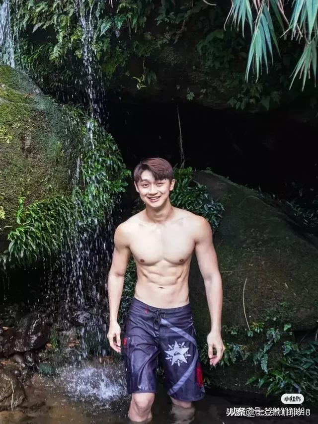 男星肌肉:为什么有的年轻人喜欢肌肉男