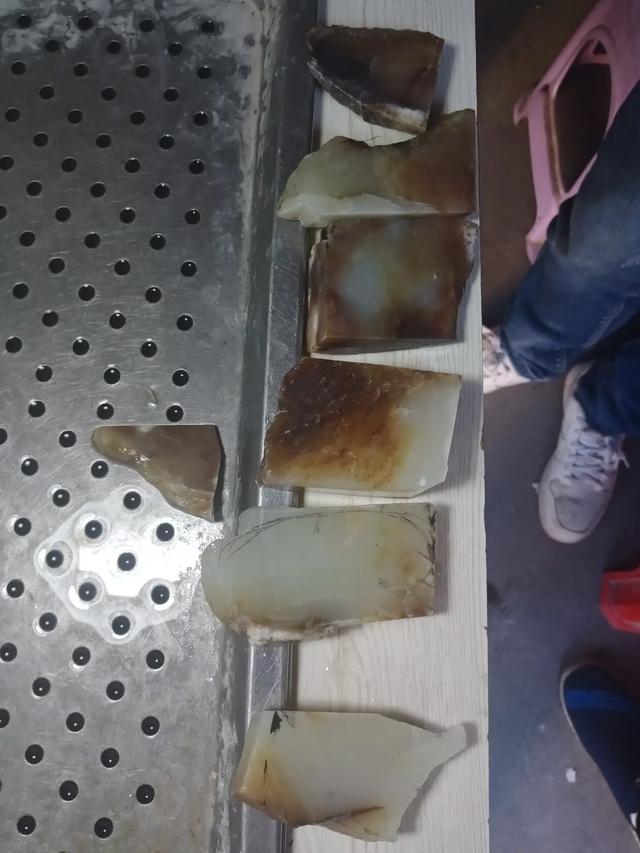 玉的材质有哪些种类,玉石雕刻与玉石材质有着什么样的联系？