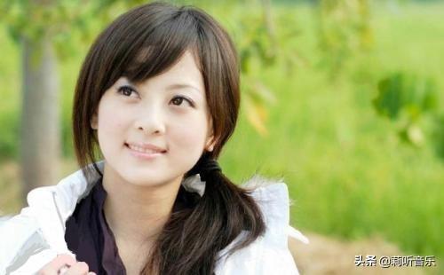 大笑江湖歌词:2012年的歌有哪些，歌手和歌名是什么，请列出十首可以吗？