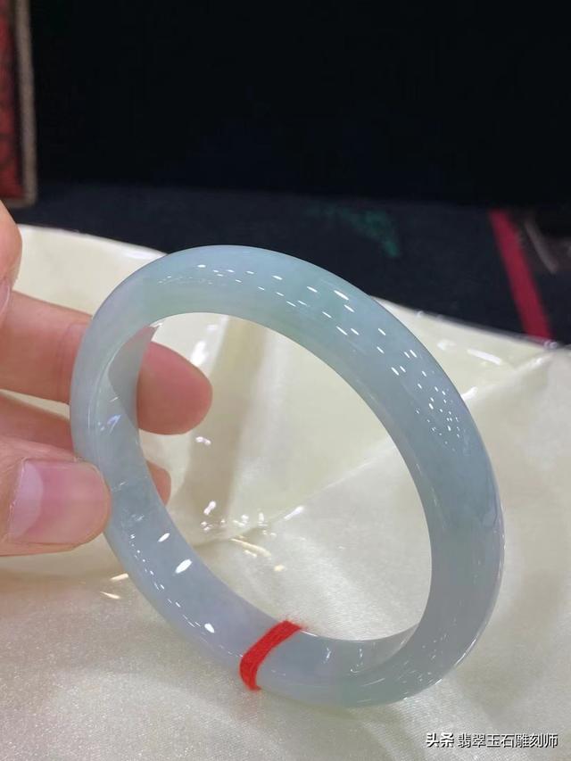 翡翠免费估价网站,翡翠手镯估价，拜托拜托？