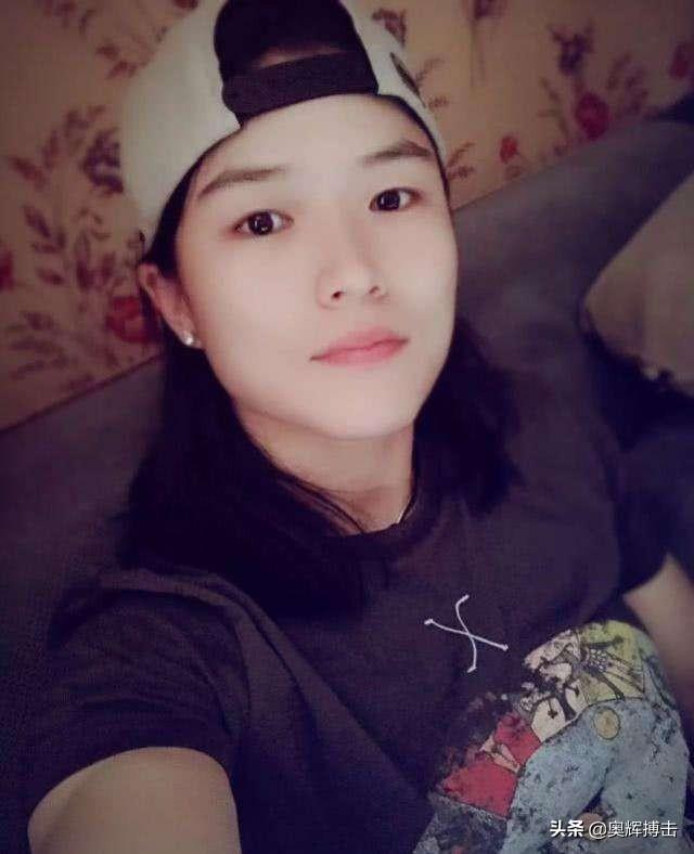 牛莉真正的老公是谁:张伟丽这么能打，什么样的老公能配得上她？