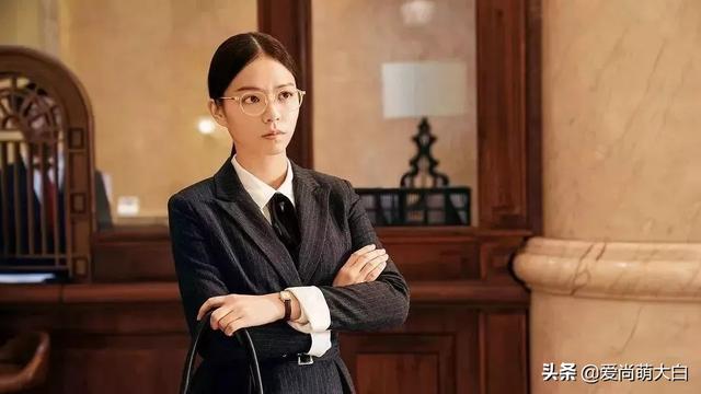 电影《西虹市首富》中的演员夏竹的龅牙是特效化妆还是演员本来就是龅牙？怎么样？