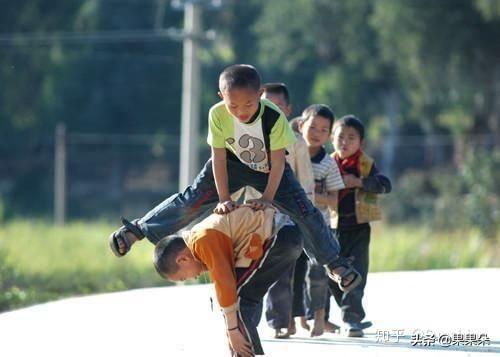 五、六、七零后来自农村的你,童年、少年时的生活幸福吗？吃过猪脚、红烧肉吗？