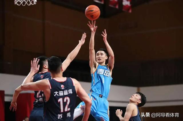 广东赢青岛，比赛暂停过程中，杜锋为什么对徐杰破口大骂呢？